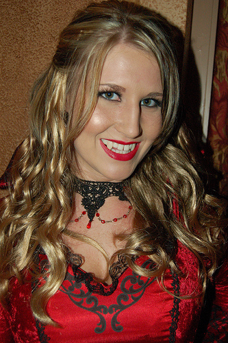 Sexy Vampire by Photo Mojo image via flickr: Photo Mojo