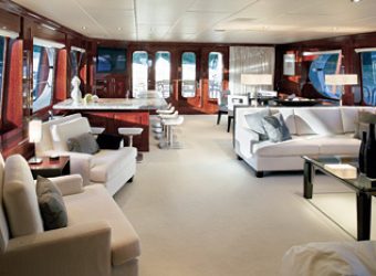 image via celebritiesonyachts.com