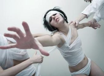 Crazy Things Women Do on Facebook