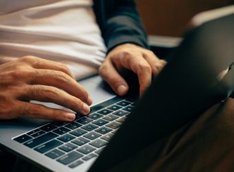 Online Dating Messaging Tips for Guys