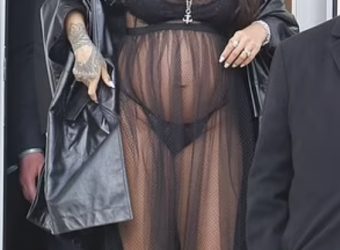 Hump Day Hottie: Pregnant Rihanna