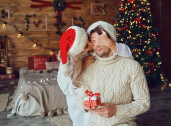 3 Reasons to Avoid a Holiday Season Relationship