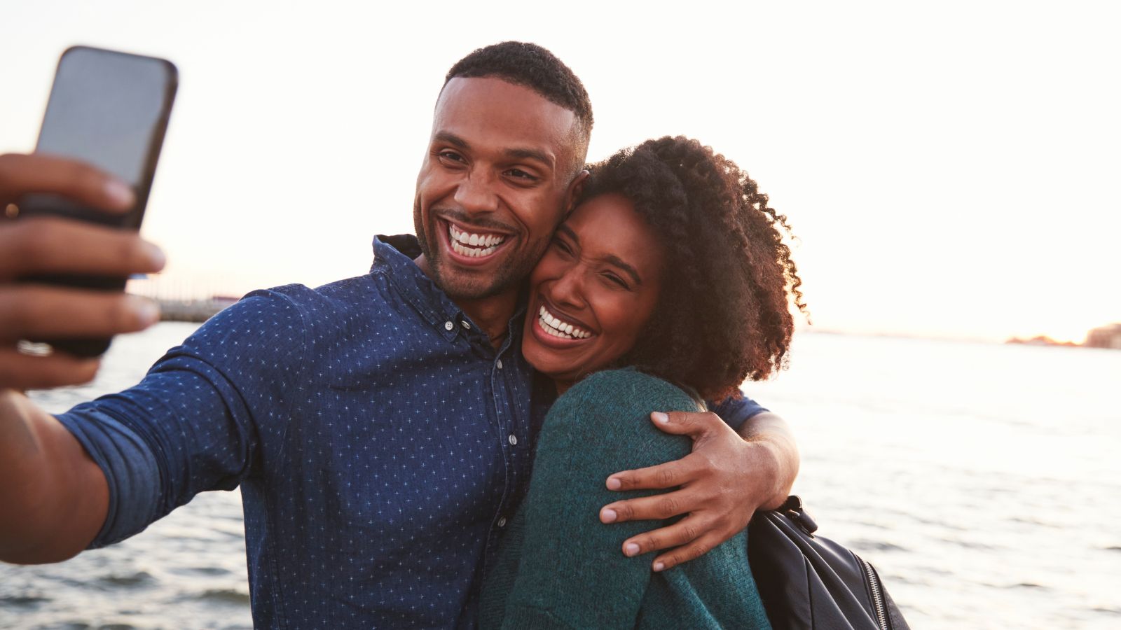 couple-selfie-dating