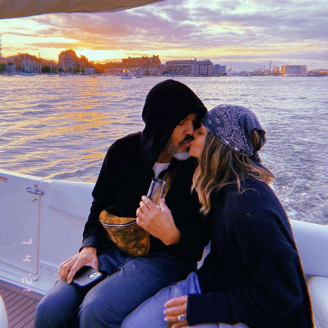 Halle-Berry-Van-Hunt-3-857d8c8db7434fd5b3b89fcf61aa2591