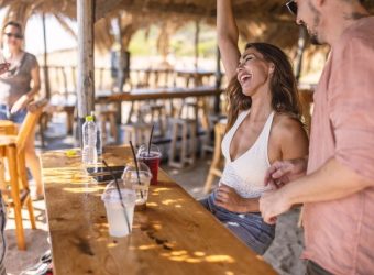 beach-bar-couple
